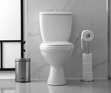 Toilettes propres équipées